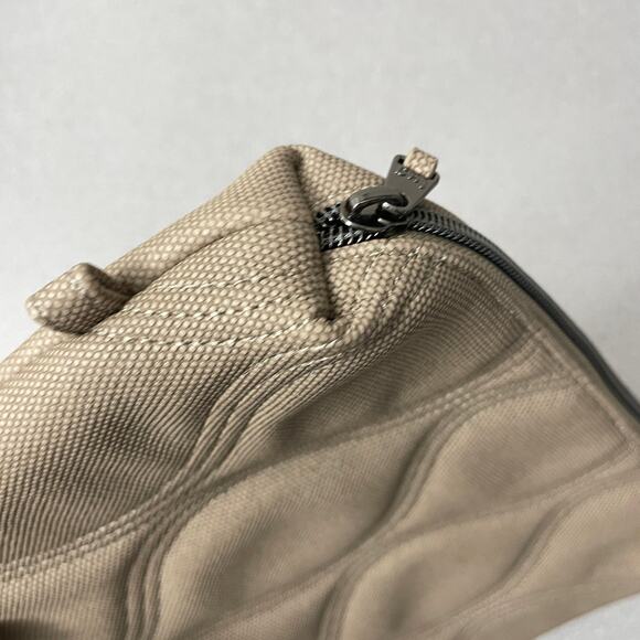 LUG Volley Matte Luxe Toiletry Bag Tan Quilted Zip Large 12x8.5" Cosmetic Makeup - Picture 3 of 10